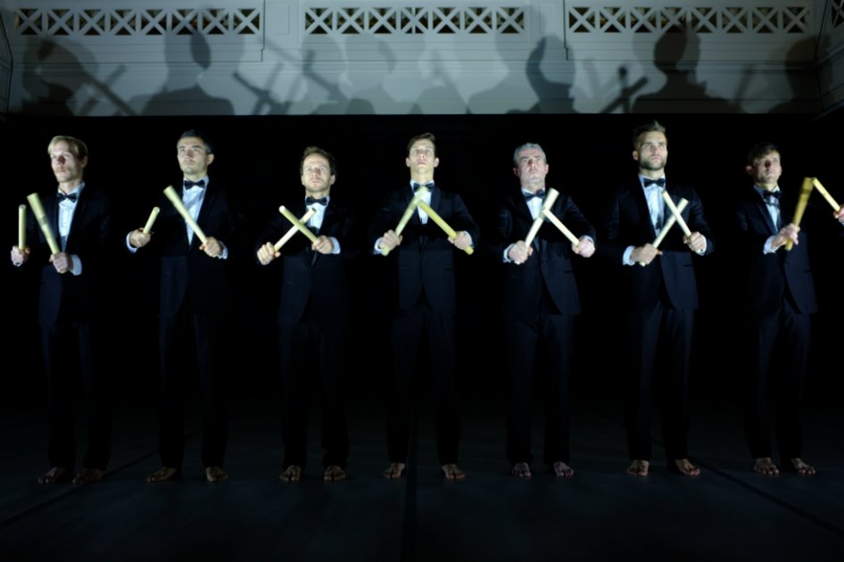 Bailarines de la compañía danesa Granhoj, invitada a la Bienal Internacional de Danza de Cali. / Mads Møller Andersen