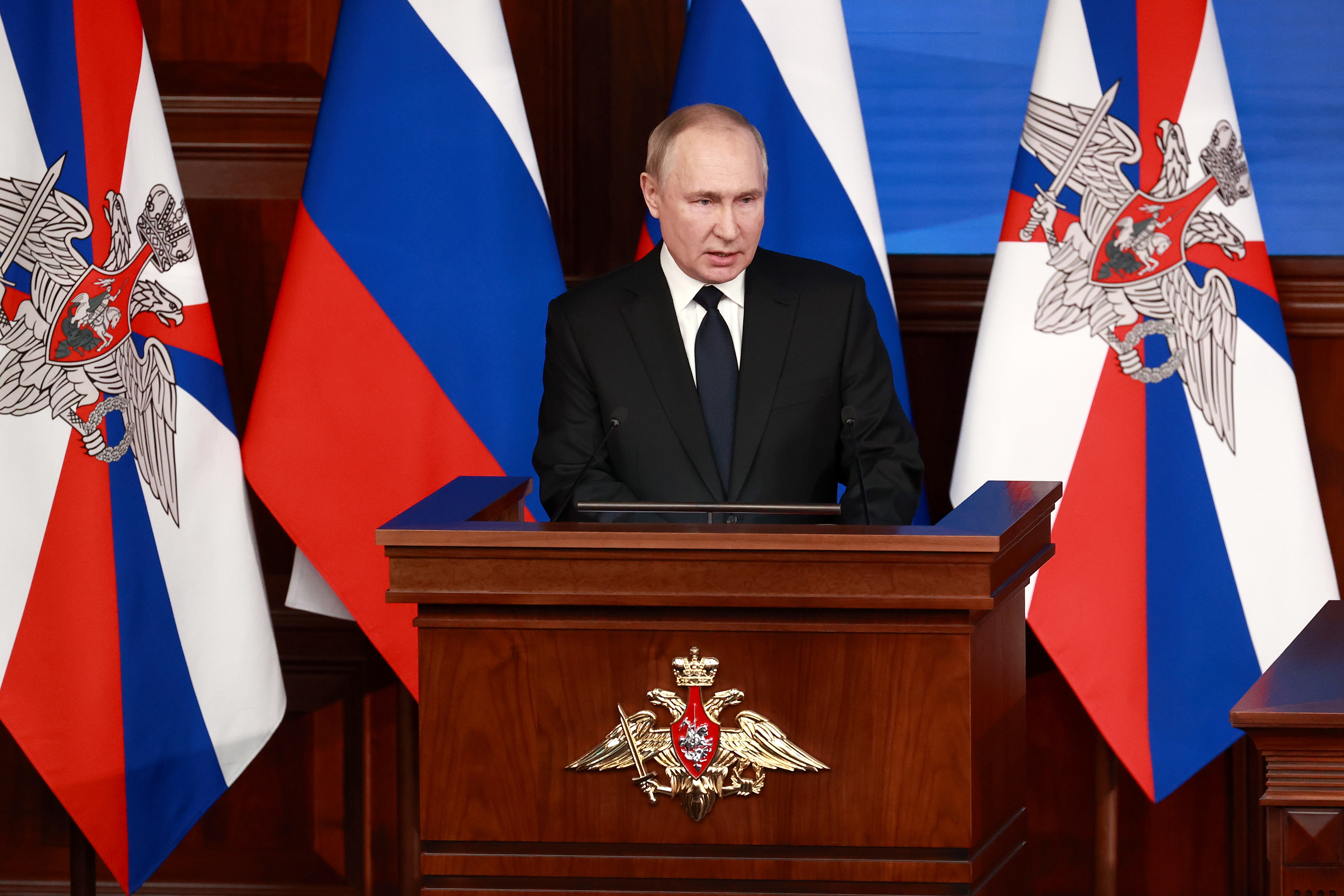 Moscow (Russian Federation), 20/12/2022.- Russian President Vladimir Putin delivers a speech during an expanded meeting of the Russian Defence Ministry Board at the National Defence Control Centre in Moscow, Russia, 21 December 2022. Sergei Shoigu announced plans to put into service next year 22 launchers with intercontinental ballistic missiles Yars, Avangard and Sarmat, three Tu-160M strategic bombers, five submarines and 12 ships. Russian President Vladimir Putin supported the proposals made by the country's Defense Minister Sergei Shoigu on reforming the armed forces and instructed to report on the results of their discussion at the board of the department. (Rusia, Moscú) EFE/EPA/SERGEY FADEICHEV/KREMLIN / POOL MANDATORY CREDIT