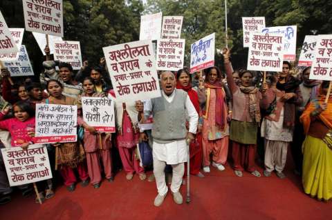 Cientos de personas se manifiestan en Delhi por violación de niña de 7 años