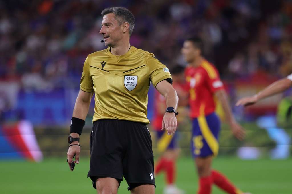 Gelsenkirchen (Germany), 20/06/2024.- Slovenian referee Slavko Vincic looks on during the UEFA EURO 2024 group B soccer match between Spain and Italy, in Gelsenkirchen, Germany, 20 June 2024. (Alemania, Italia, Eslovenia, España) EFE/EPA/OLIVIER MATTHYS