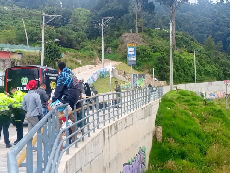Descartan presencia de explosivos, tras hallazgo de caja y bandera del ELN