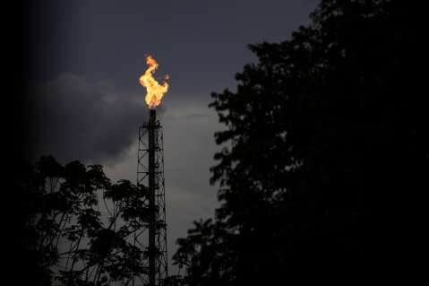 El petróleo sube ante nuevos temores por la seguridad marítima
