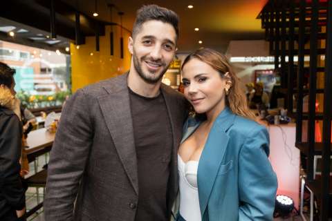 Carolina Gaitán sorprendió a su novio en la apertura de su restaurante.