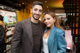 Carolina Gaitán sorprendió a su novio en la apertura de su restaurante.
