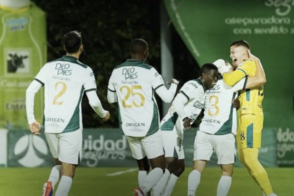 Los jugadores de Deportivo Cali, celebrando en Techo.