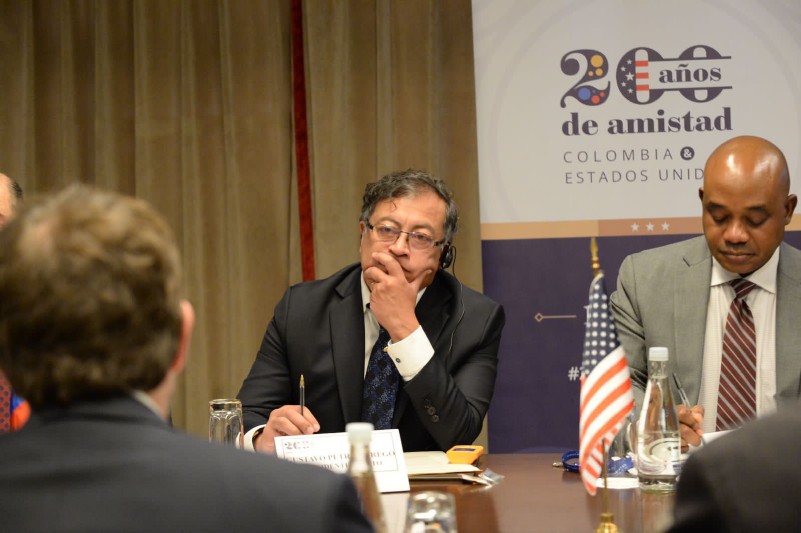 Luis Gilberto Murillo, embajador designado de Colombia en Washington, acompañó a Petro en su encuentro con la delegación Biden. En declaraciones a Caracol Radio, Murillo concluyó que “hay que continuar construyendo confianza con el nuevo gobierno, en cabeza de Gustavo Petro y Francia Márquez. Eso es una tarea principal”.