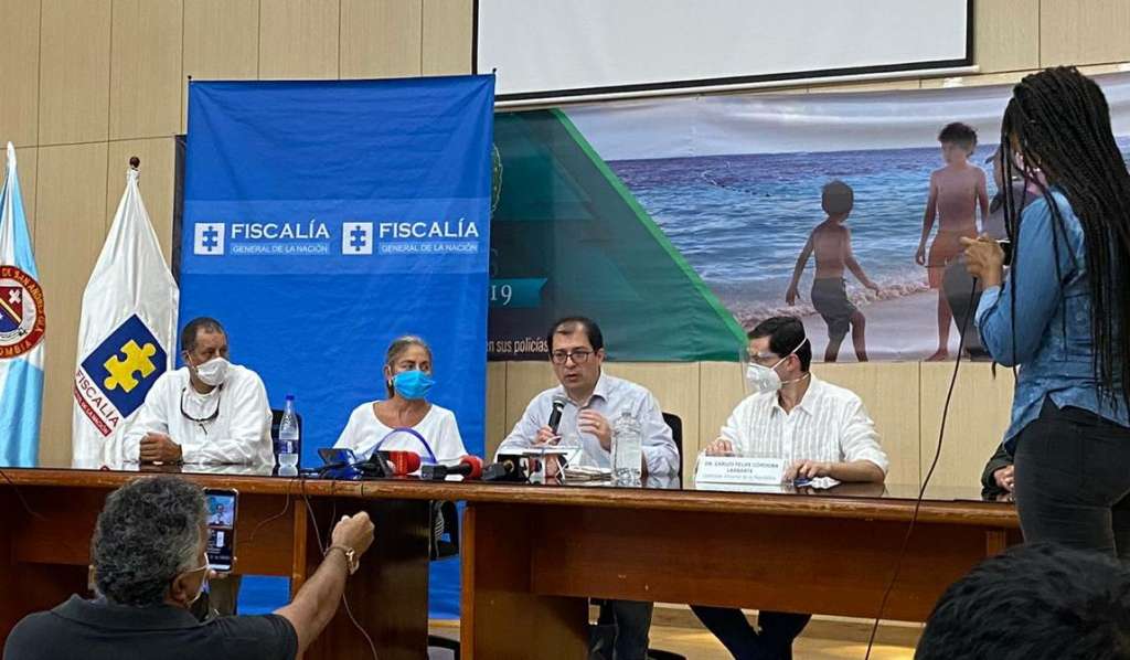 El fiscal y el contralor sostuvieron una rueda de prensa hacia el mediodía del sábado en la isla.