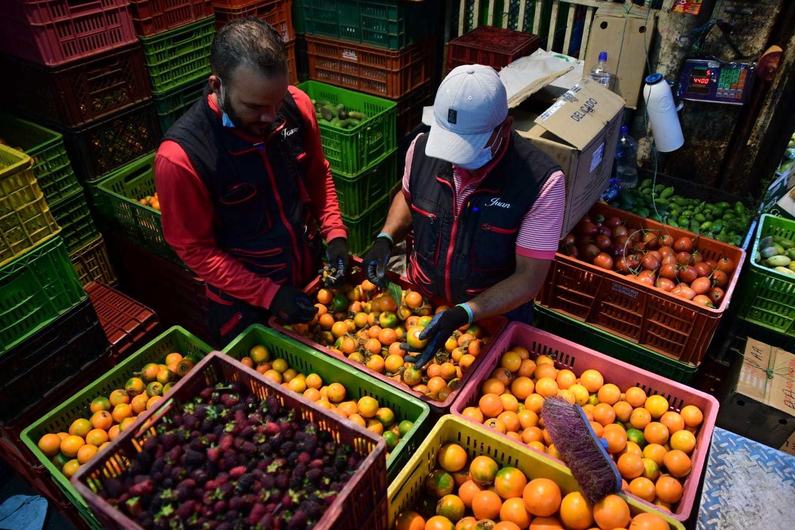 Alimentos y frutas en Corabastos, Bogotá.