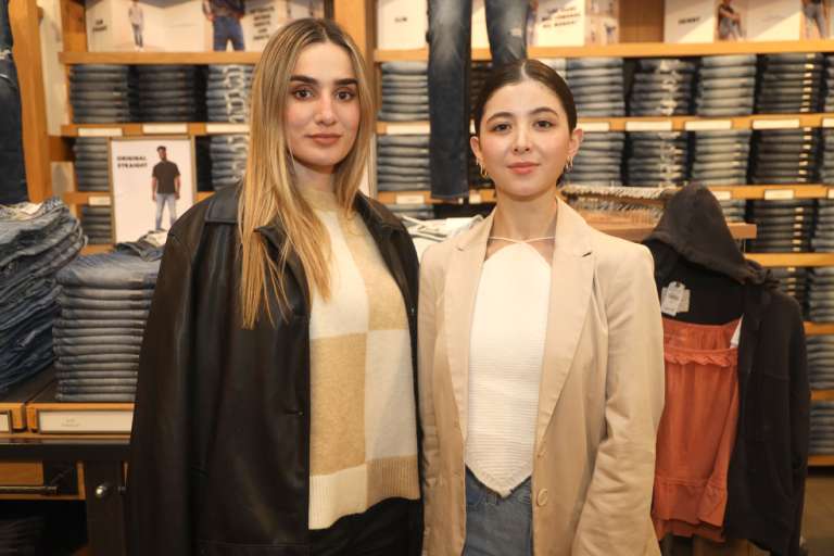 Dona Tu Jean la campaña social de American Eagle vuelve para ratificar su compromiso de apoyar a las diferentes comunidades en Colombia

El planeta eres tú, somos nosotros y son ellos: una comunidad que recicla y que vive de las segundas oportunidades. Esas, que soñamos darles a nuestros jeans.