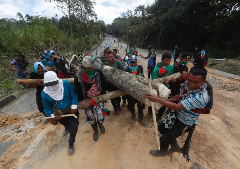 Bloqueo en vía Panamericana: Gobierno llegó a acuerdo con indígenas del Cauca