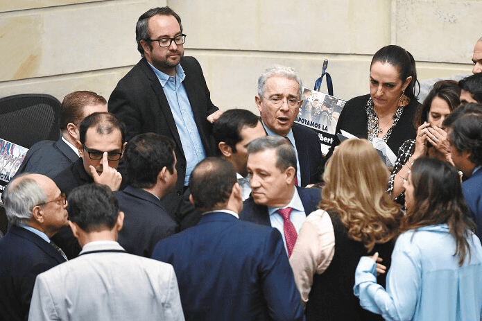 Entre otros, el comunicado cuenta con la firma de María Del Rosario Guerra, Paloma Valencia, José Obdulio Gaviria o Jhon Harold Suárez.