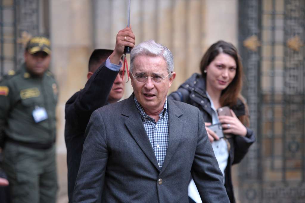 Expresidente de Colombia, ejerciendo su derecho al voto para el Plebiscito, que refrenda los acuerdos de paz entre el gobierno y la guerrilla de las Farc.