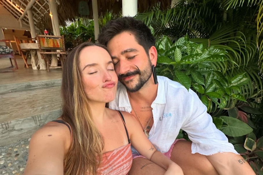 Critican a Camilo y Evaluna por su vestimenta en el escenario “Esa payasada qué”
