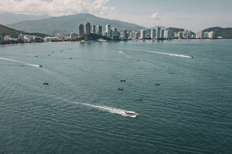 Entregan cinco lanchas a pescadores de Santa Marta para fortalecer la pesca artesanal