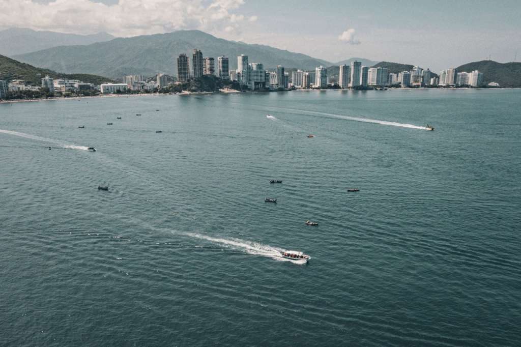Cinco nuevas embarcaciones fueron entregadas a pescadores artesanales de la Bahía de Santa Marta