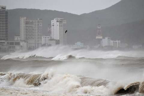 Tifón Kalmaegi toca tierra en Vietnam tras dejar más de 140 muertos en Filipinas