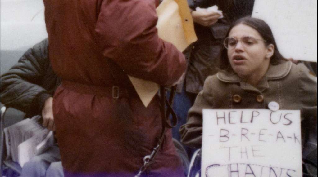 La manifestación se convirtió en la vía para intentar construir una sociedad igualitaria, o por lo menos ese era el anhelo. Judith Heumann (foto) ha estado al frente de la lucha por la defensa de los derechos de la comunidad con discapacidad.