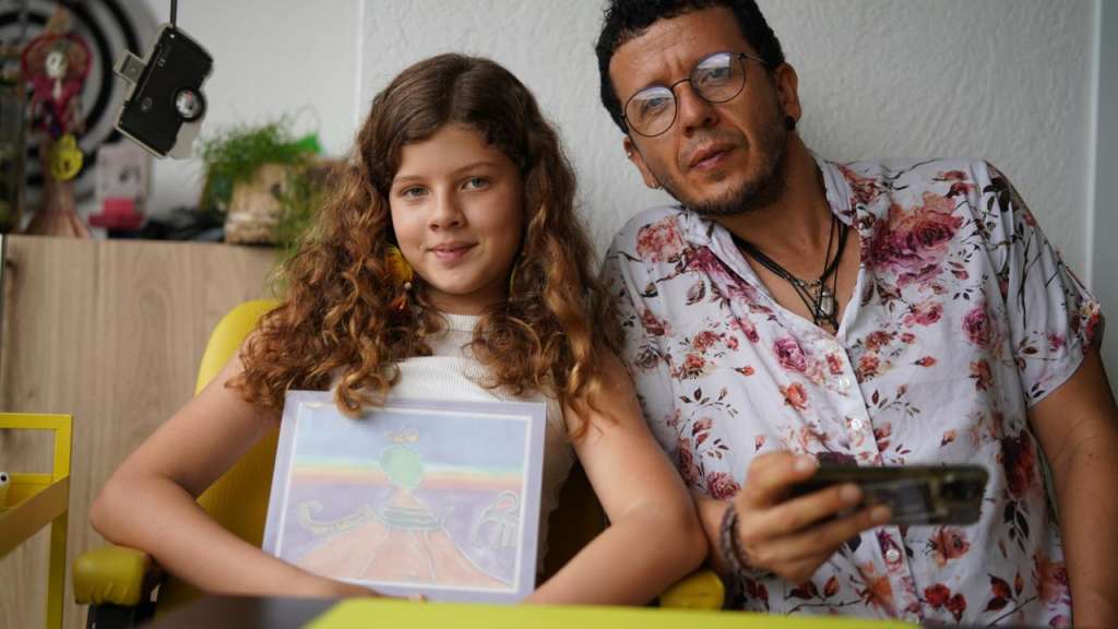 Cuando tenía seis años, Amalia Mendoza Peña ayudó a ilustrar este libro de su padre, Rubén Mendoza.