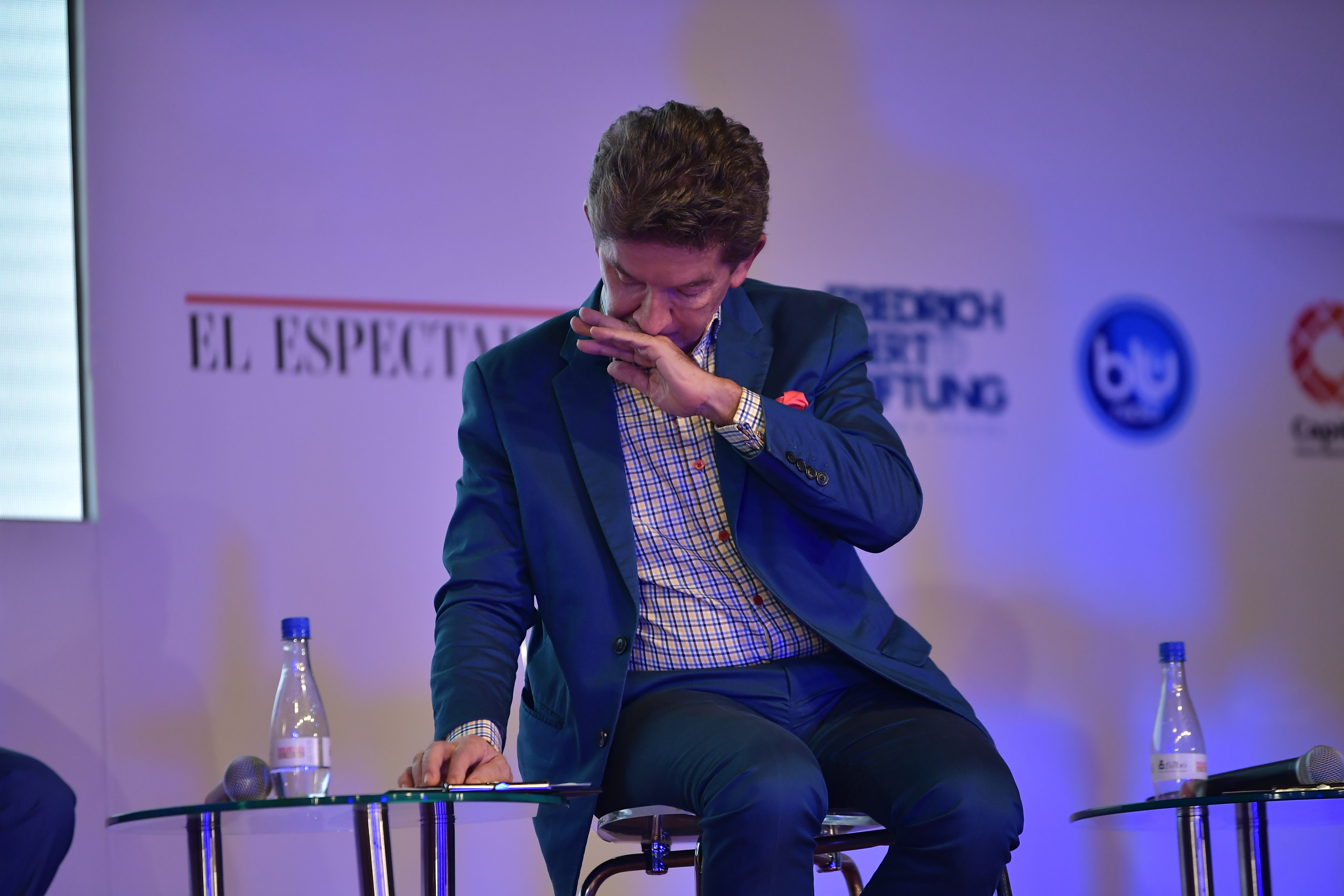 Candidato a la presidencia para el periodo 2022 – 2026 durante el debate de los candidatos realizada en la Feria del Libro 2022