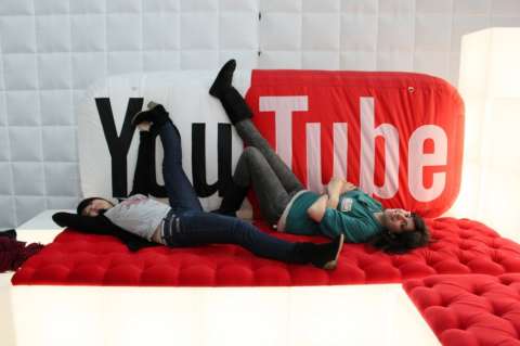 Latinos prueban su talento en  "universidad" de YouTube
