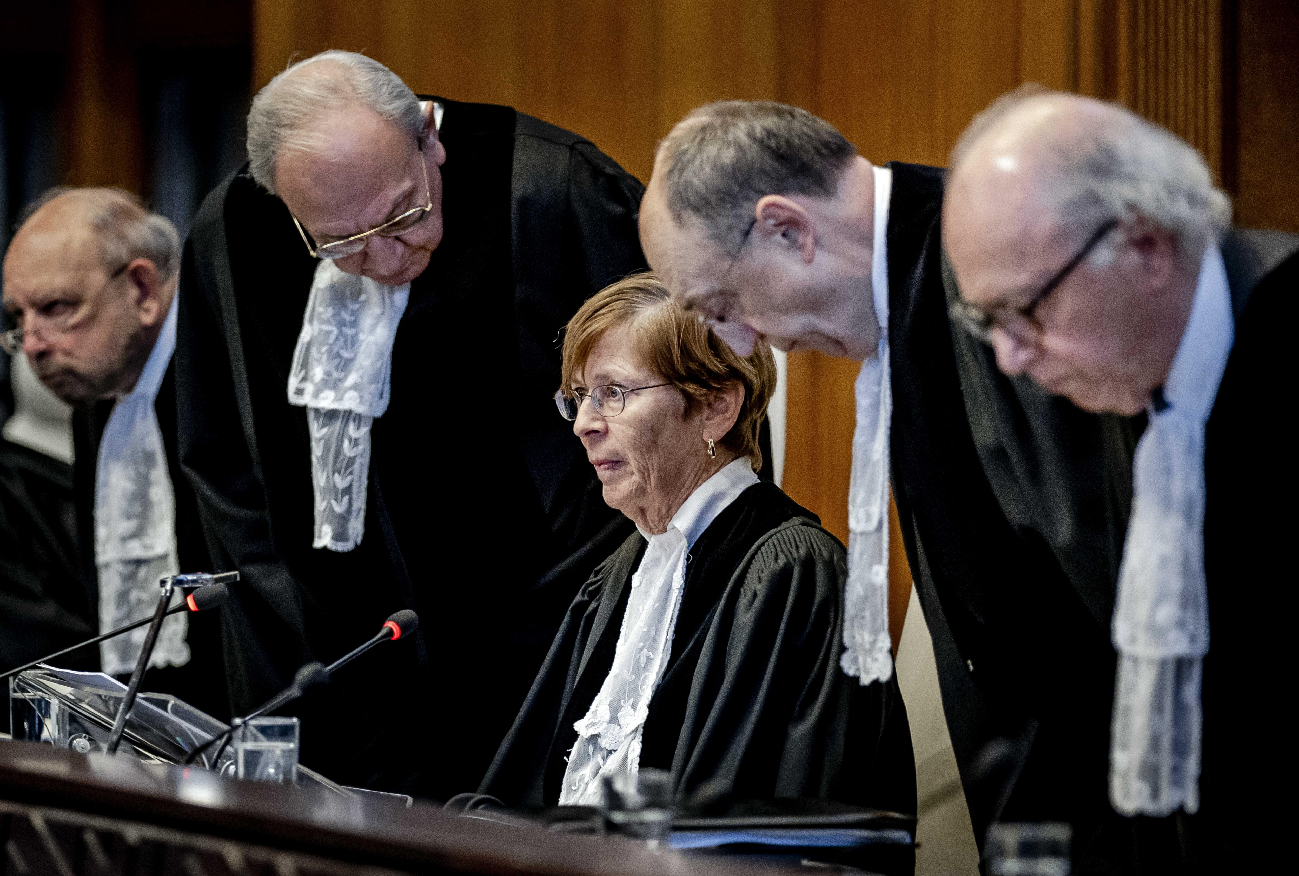 The Hague (Netherlands), 26/01/2024.- President Donoghue (2nd L) and other judges during a ruling by the International Court of Justice (ICJ) in The Hague, The Netherlands, on a request by South Africa for emergency measures for Gaza, 26 January 2024. The UN court is to deliver an interim ruling in South Africa's genocide case against Israel and decide whether to issue emergency measures ordering Israel to halt its operations in Gaza. (Países Bajos; Holanda, Sudáfrica, La Haya) EFE/EPA/Remko de Waal