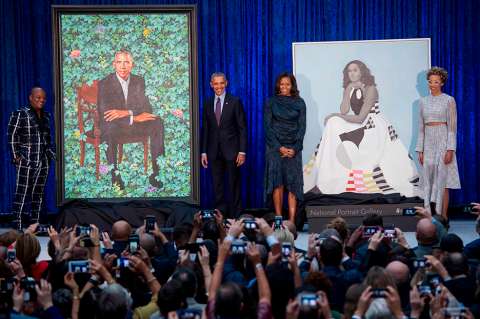 Retratista de Michelle Obama cancela exposición en museo tras denunciar censura