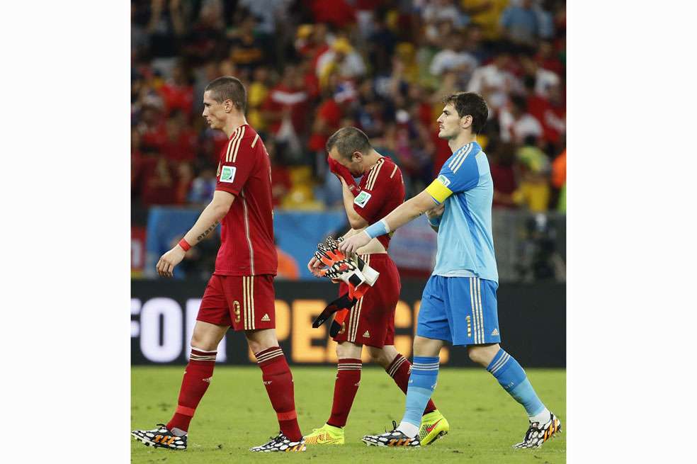 Fernando Torres, Andrés Iniesta e Iker Casillas, actuales campeones del mundo, se despiden de Brasil 2014. / EFE