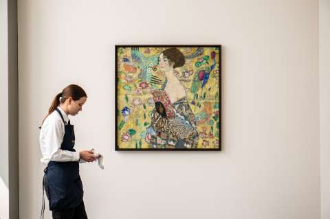 “Dama con Abanico”, retrato de Klimt, podría ser subastado por US$80 millones