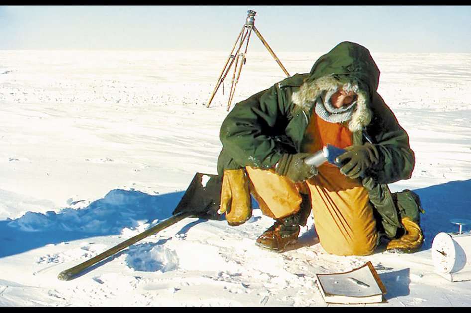 Claude Lorius durante la expedición Victoria Land Traverse en 1959. / Claude Lorius