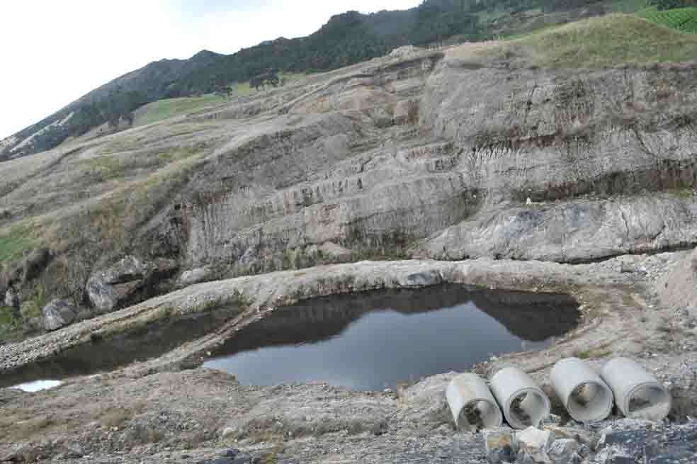 La construcción del embalse en el Pantano de Arce, en Subachoque, costó $5.660 millones. Luego de seis años, la obra está abandonada. / Gustavo Torrijos