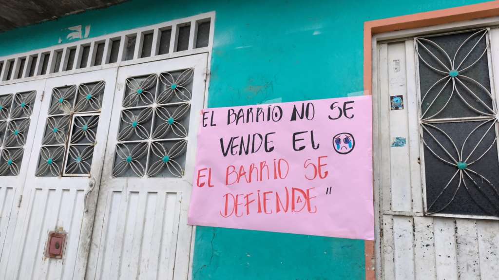 La comunidad teme que la demolición progresiva de viviendas cause daños estructurales, contaminación e inseguridad en los inmuebles que permanecen ocupados.