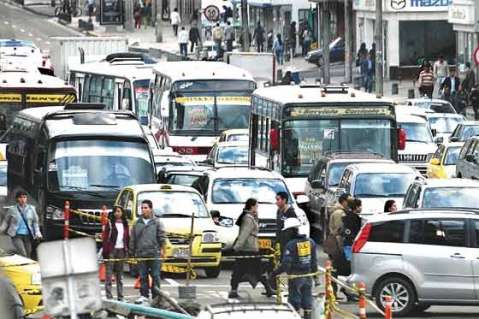 Polémica por cobro a buses y taxis por ‘poner’ música así sea de una emisora