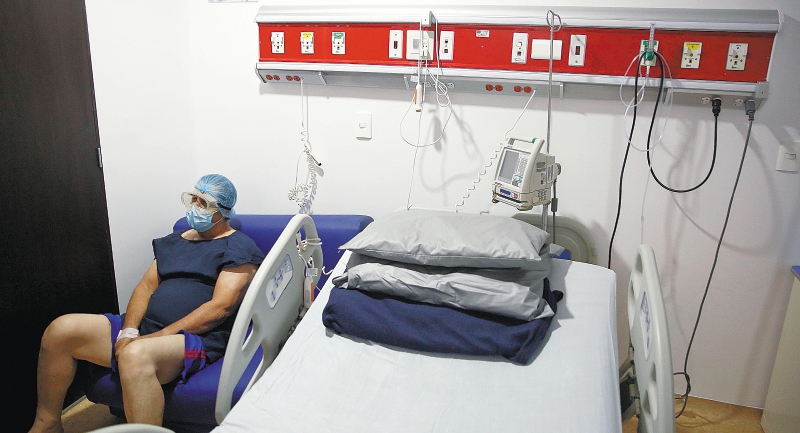 En el Valle del Cauca hay 165 pacientes en la UCI. EFE/ Ernesto Guzmán Jr.