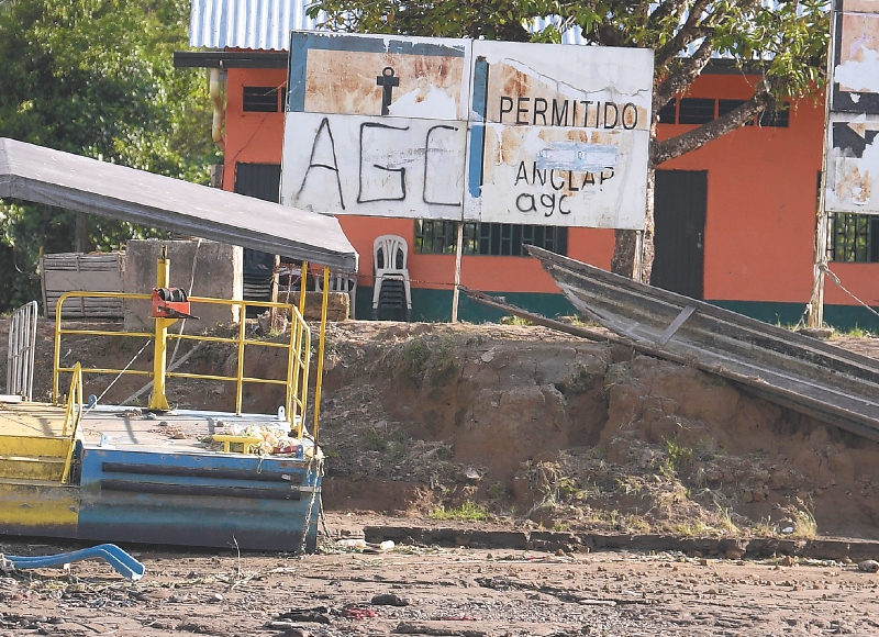 AGC - Letreros sobre el Río Atrato - Chocó