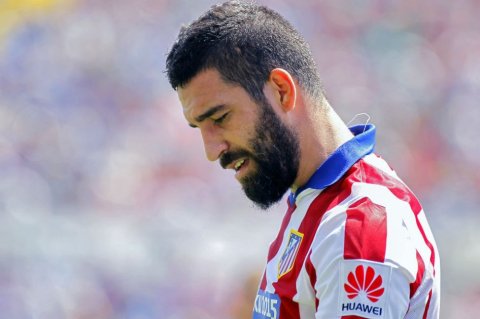 Barcelona anunció el fichaje de Arda Turan