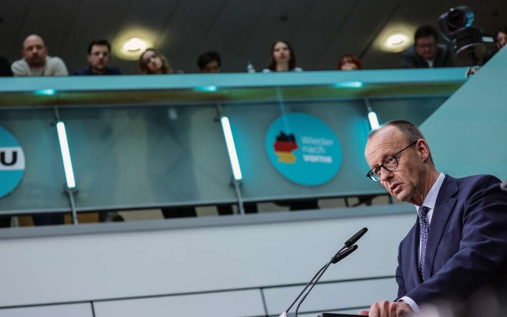 BERLIN (Germany), 24/02/2025.- Chairman of Germany's Christian Democratic Union (CDU) Friedrich Merz speaks at a news conference after a party leadership meeting of the Christian Democratic Union (CDU) at the party's headquarters the Konrad-Adenauer-Haus in Berlin, Germany, 24 February 2025. Germany held its federal elections on 23 February. (Elecciones, Alemania) EFE/EPA/HANNIBAL HANSCHKE