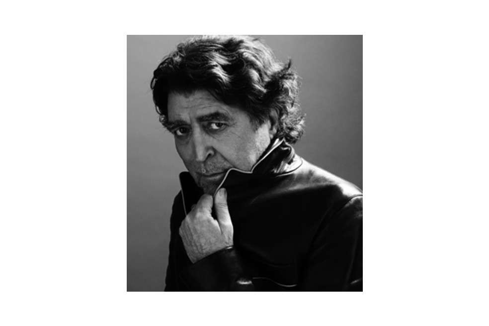 Joaquín Sabina ha publicado diecisiete discos de estudios y siete en directo.