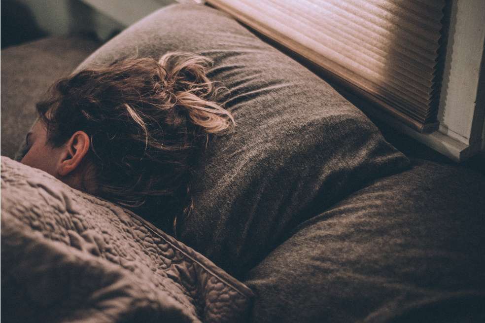 "No estoy tan cansado como debería. Al menos no después de noches de tres horas de sueño ininterrumpido o de cinco horas distribuidas en pequeñas siestas de una hora. Pero sé que he perdido algo".