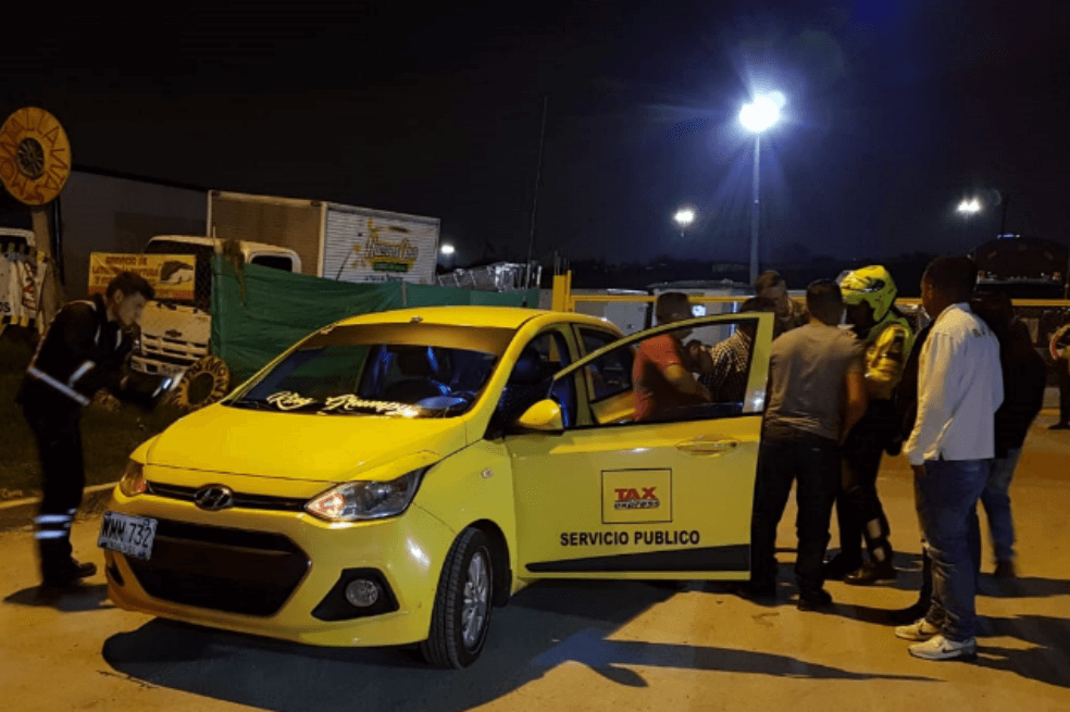 Este vehículo afiliado a Tax Express fue sorprendido en el operativo realizado contra carreras clandestinas el pasado 14 de marzo. / Secretaría de Movilidad de Bogotá