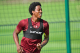 Mala jornada para Carlos Sánchez y Jefferson Lerma en Inglaterra