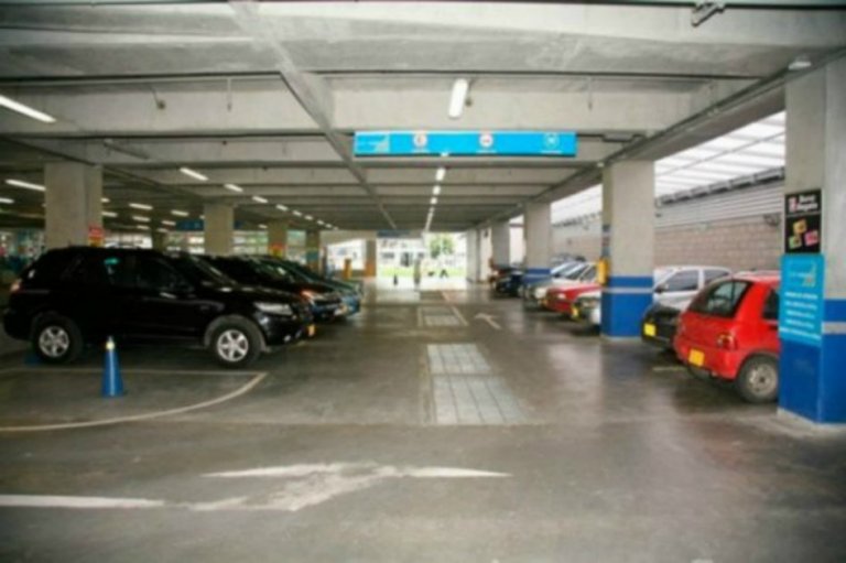 Distrito anuncia decreto para cambiar política de tarifas de parqueaderos