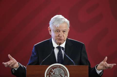 Los dos proyectos que complican a López Obrador en México