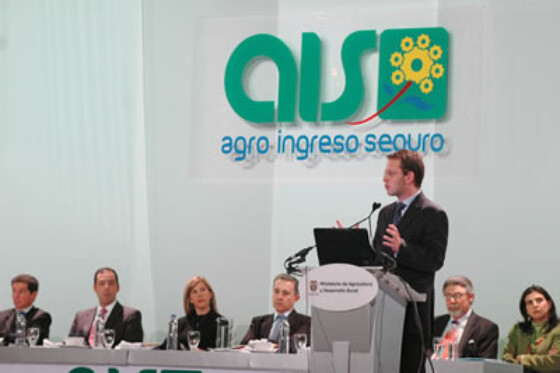 Del archivo de la Casa de Nariño: 13 de diciembre de 2006, día en que Andrés Felipe Arias presentó públicamente el programa Agro Ingreso Seguro. / Presidencia