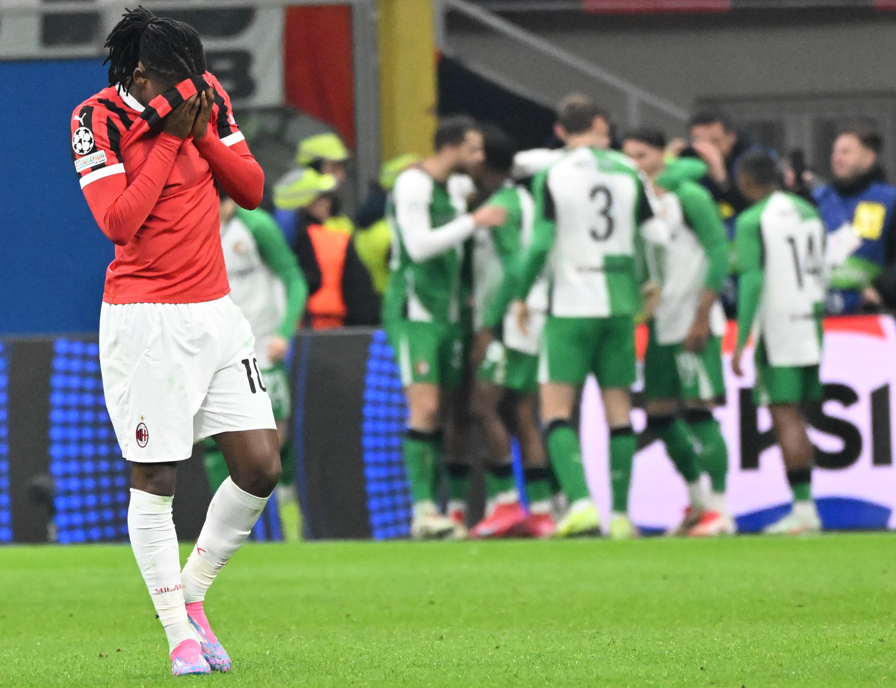 Milan (Italy), 18/02/2025.- AC Milan’s forward Rafael Leao reacts as Feyenoord players celebrates the 1-1 goal during the UEFA Champions League knockout phase play-offs 2st leg match between AC Milan and Feyenoord at the Giuseppe Meazza Stadium in Milan, Italy, 18 February 2025. (Liga de Campeones, Italia) EFE/EPA/DANIEL DAL ZENNARO