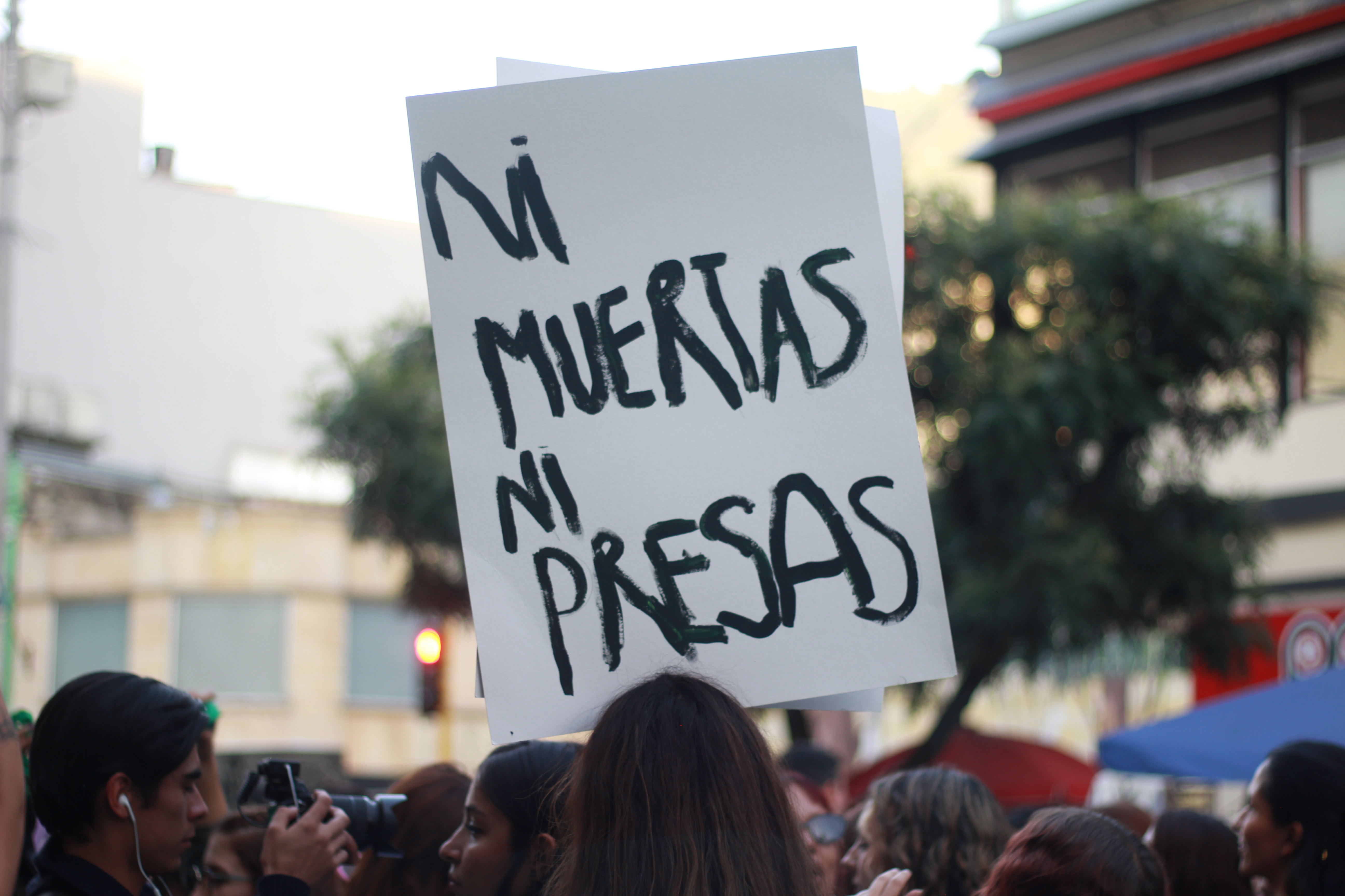 La fundación Jacarandas dice, por ejemplo, que se suele juzgar a las mujeres por abortar y se les niega el acceso al servicio mediante falsa información.