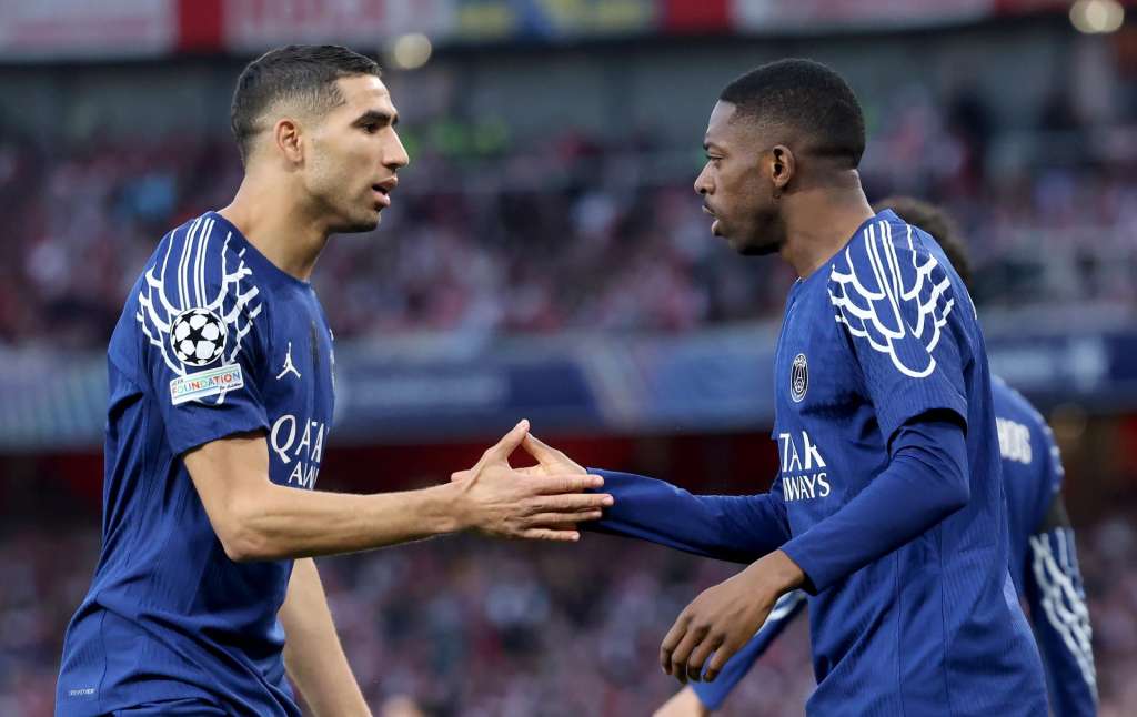 LONDON (United Kingdom), 29/04/2025.- Ousmane Dembele (R) of PSG celebrates with teammate Achraf Hakimi after scoring the opening goal during the UEFA Champions League semi-finals, 1st leg soccer match between Arsenal FC and Paris Saint-Germain, in London, Britain, 29 April 2025. (Liga de Campeones, Reino Unido, Londres) EFE/EPA/NEIL HALL
