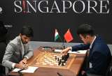 Ding Liren arrancó la defensa de su título mundial de ajedrez con victoria