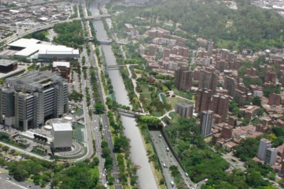 parquesdelriomedellin.com / parquesdelriomedellin.com