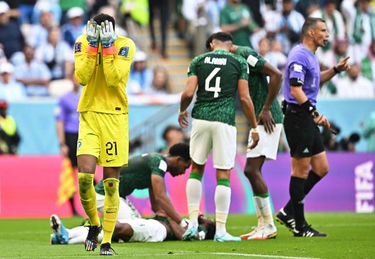 Lusail (Qatar), 22/11/2022.- Saudi Arabia's goalkeeper Mohammed Al-Owais (L) reacts during the FIFA World Cup 2022 group C soccer match between Argentina and Saudi Arabia at Lusail Stadium in Lusail, Qatar, 22 November 2022. (Mundial de Fútbol, Arabia Saudita, Estados Unidos, Catar) EFE/EPA/Noushad Thekkayil