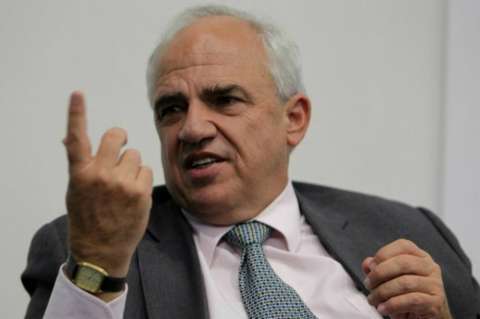 Un golpe militar en Venezuela no es la salida: Ernesto Samper